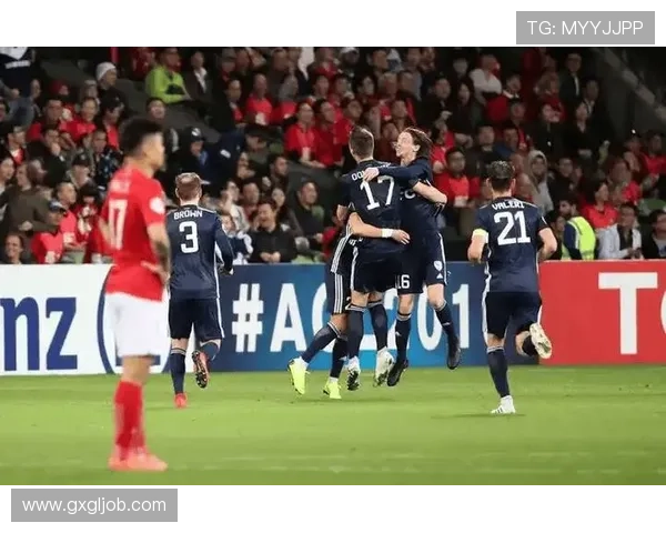 阿德莱德客胜悉尼米尔斯失误送 阿德莱德客胜悉尼米尔斯失误送